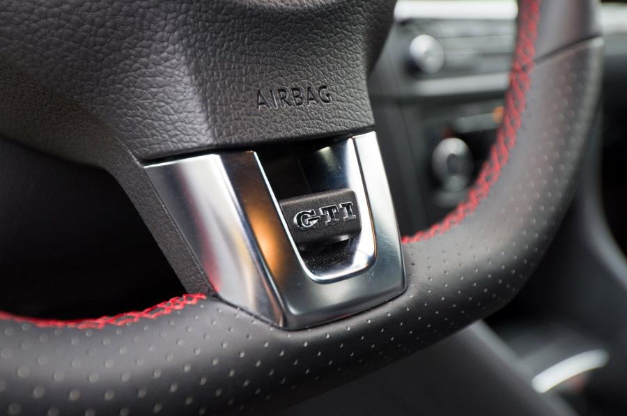  Volkswagen Golf GTi 2012 года  (фото 11 из 48)